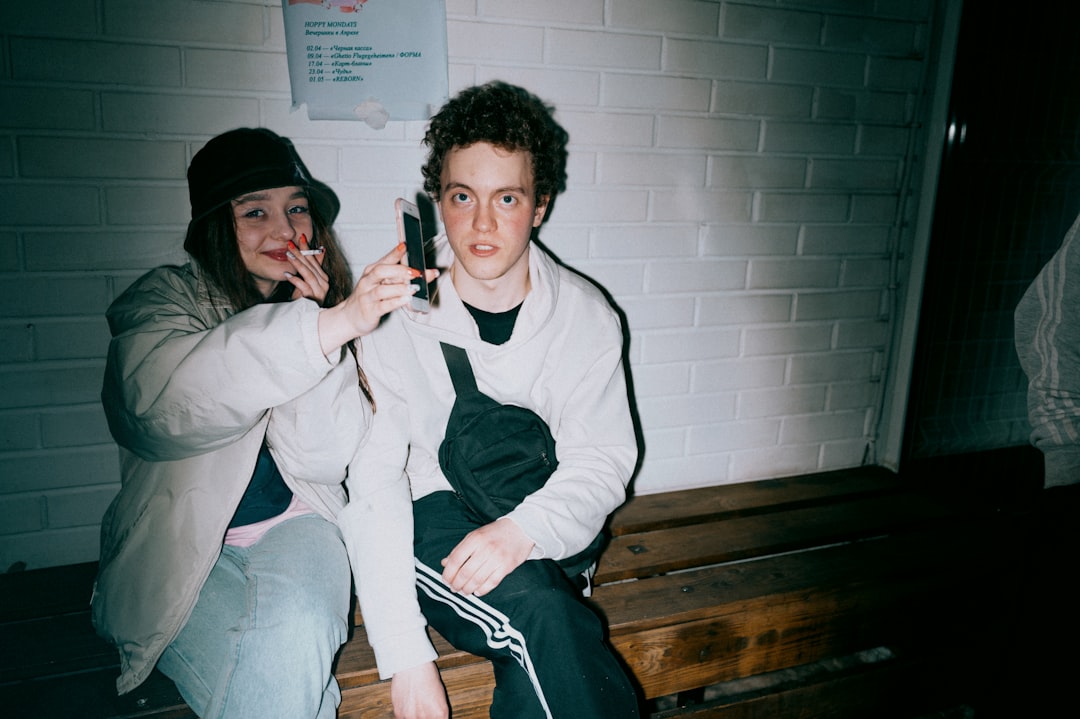 Die bewegten Beziehungen: Charlie Sheen und seine Ehepartnerinnen