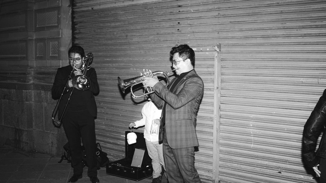 Das bewegte Liebesleben von Sonny Bono: Seine Ehepartnerinnen und ihr Einfluss